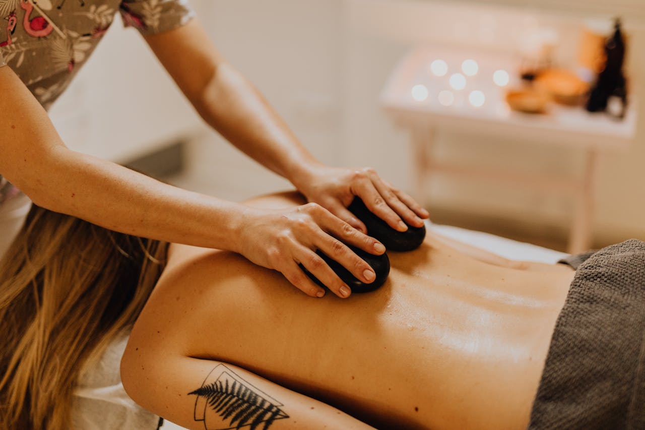 Oleia Massage Bliss: Exploring the Magic of Hot Stone Massages and Cupping Therapy ✨💆‍♀️